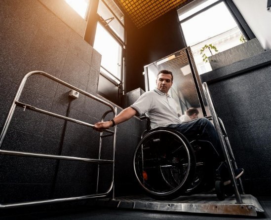 Sillas salvaescaleras curvas para escaleras con giros en España Plataformas salvaescaleras para accesos comunitarios en España